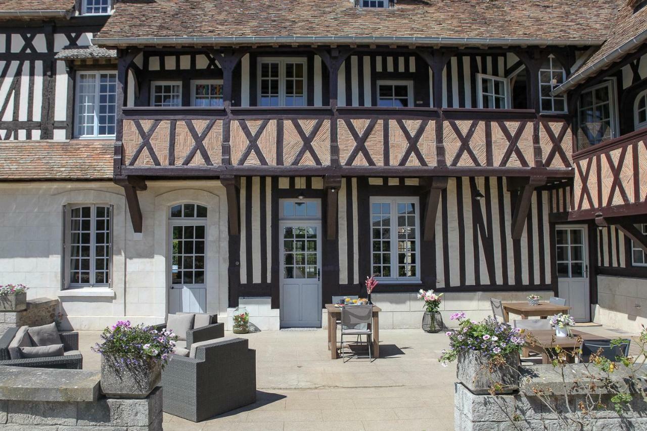 Le manoir des chevaux dorés Le Neubourg Esterno foto